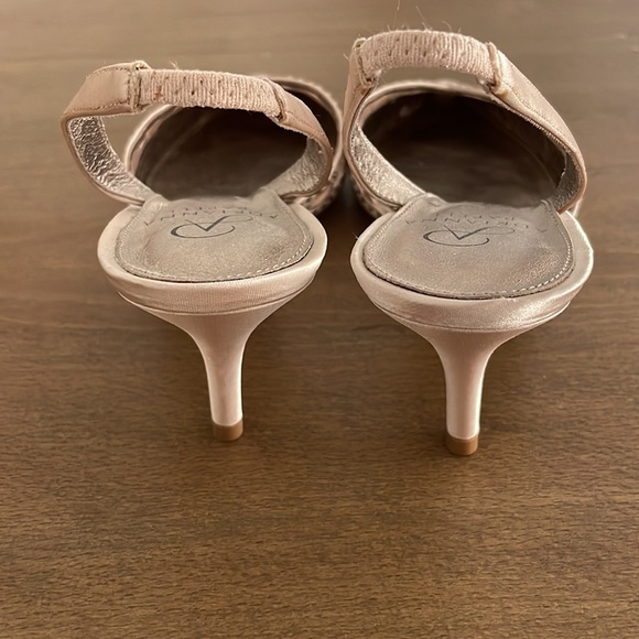 Satin champagne shoes - Picture 3 of 5